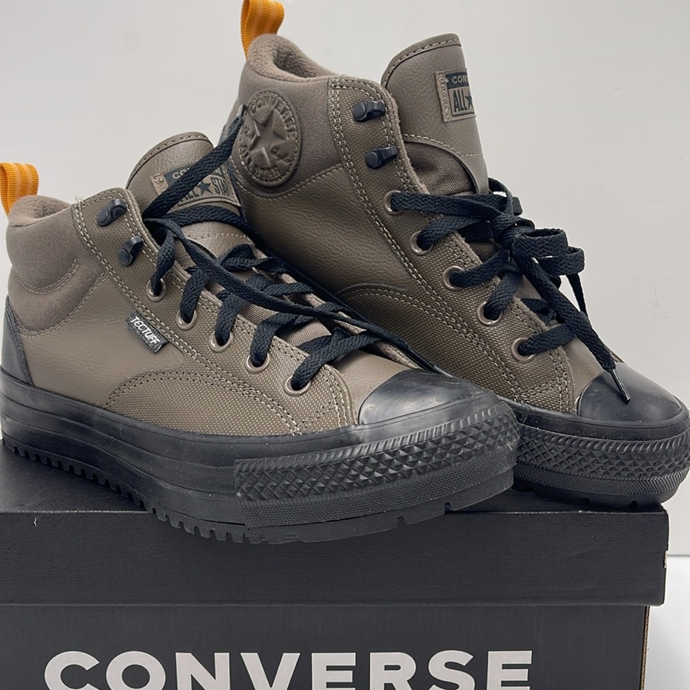 Converse Men’s High-Top Boots in Olive Green and Black with Orange Pull-Tab - Picture 5 of 16